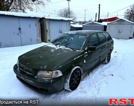 Зеленый Вольво В40, объемом двигателя 1.9 л и пробегом 200 тыс. км за 1450 $, фото 1 на Automoto.ua