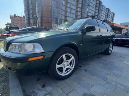 Вольво V40 2001 у Львові на Automoto.ua Зелений Вольво V40, об'ємом двигуна 1.8 л та пробігом 230 тис. км за 3300 $, фото 1 на Automoto.ua