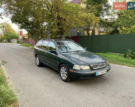 Зелений Вольво V40, об'ємом двигуна 1.9 л та пробігом 430 тис. км за 2500 $, фото 1 на Automoto.ua