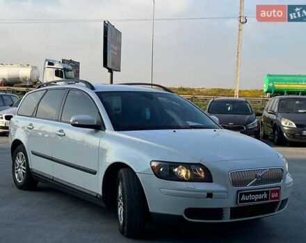 Белый Вольво В50, объемом двигателя 1.8 л и пробегом 299 тыс. км за 5790 $, фото 2 на Automoto.ua