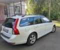 Белый Вольво В50, объемом двигателя 1.6 л и пробегом 256 тыс. км за 6600 $, фото 3 на Automoto.ua
