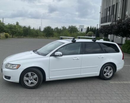 Білий Вольво V50, об'ємом двигуна 1.6 л та пробігом 343 тис. км за 6600 $, фото 3 на Automoto.ua