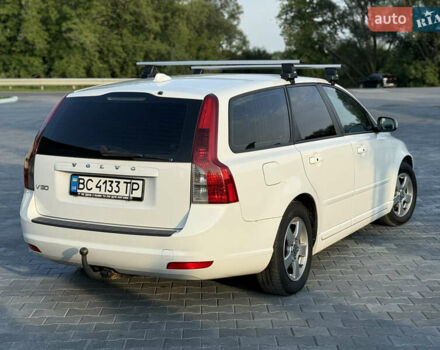 Белый Вольво В50, объемом двигателя 1.6 л и пробегом 350 тыс. км за 6599 $, фото 18 на Automoto.ua