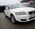 Белый Вольво В50, объемом двигателя 1.6 л и пробегом 282 тыс. км за 7000 $, фото 1 на Automoto.ua