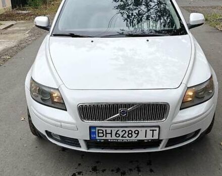 Белый Вольво В50, объемом двигателя 2 л и пробегом 256 тыс. км за 5500 $, фото 2 на Automoto.ua