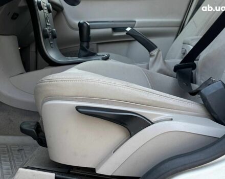 Белый Вольво В50, объемом двигателя 1.8 л и пробегом 299 тыс. км за 5790 $, фото 13 на Automoto.ua