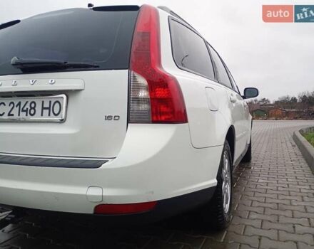 Белый Вольво В50, объемом двигателя 1.6 л и пробегом 282 тыс. км за 7000 $, фото 1 на Automoto.ua