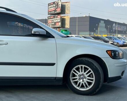 Белый Вольво В50, объемом двигателя 1.8 л и пробегом 299 тыс. км за 5790 $, фото 3 на Automoto.ua