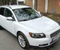 Белый Вольво В50, объемом двигателя 2 л и пробегом 256 тыс. км за 5500 $, фото 1 на Automoto.ua