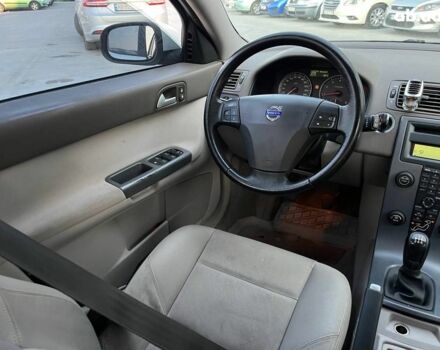 Белый Вольво В50, объемом двигателя 1.8 л и пробегом 299 тыс. км за 5790 $, фото 30 на Automoto.ua