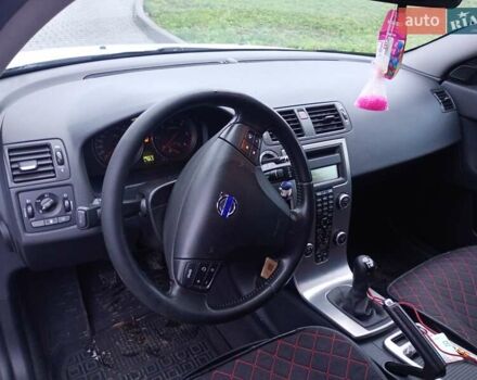 Белый Вольво В50, объемом двигателя 1.6 л и пробегом 282 тыс. км за 7000 $, фото 14 на Automoto.ua