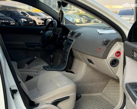 Белый Вольво В50, объемом двигателя 1.8 л и пробегом 299 тыс. км за 5790 $, фото 34 на Automoto.ua