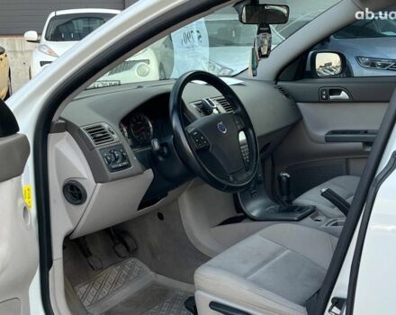 Белый Вольво В50, объемом двигателя 1.8 л и пробегом 299 тыс. км за 5790 $, фото 11 на Automoto.ua