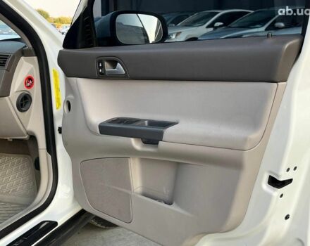 Белый Вольво В50, объемом двигателя 1.8 л и пробегом 299 тыс. км за 5790 $, фото 35 на Automoto.ua