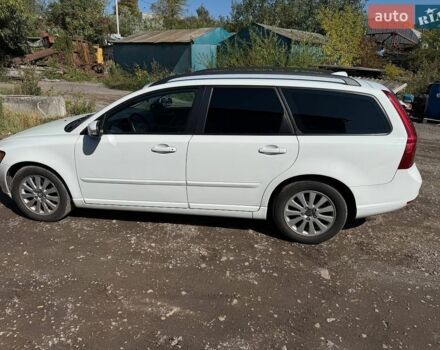 Белый Вольво В50, объемом двигателя 2 л и пробегом 245 тыс. км за 7000 $, фото 6 на Automoto.ua