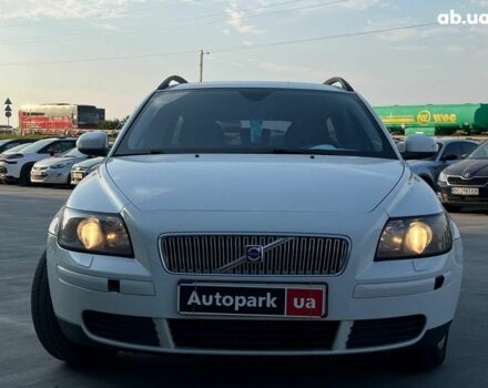 Белый Вольво В50, объемом двигателя 1.8 л и пробегом 299 тыс. км за 5790 $, фото 1 на Automoto.ua