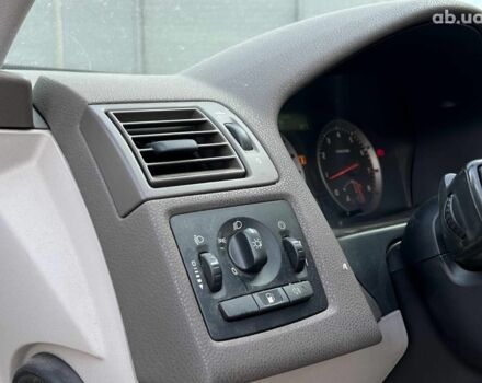 Белый Вольво В50, объемом двигателя 1.8 л и пробегом 299 тыс. км за 5790 $, фото 15 на Automoto.ua