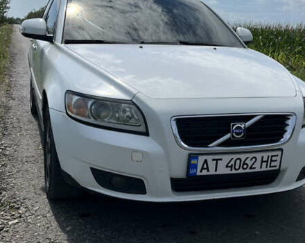 Белый Вольво В50, объемом двигателя 1.56 л и пробегом 395 тыс. км за 5900 $, фото 3 на Automoto.ua