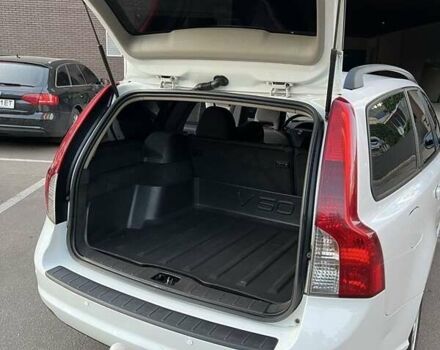 Вольво В50 2009 в Киеве на Automoto.ua Белый Вольво В50, объемом двигателя 1.6 л и пробегом 250 тыс. км за 7200 $, фото 4 на Automoto.ua