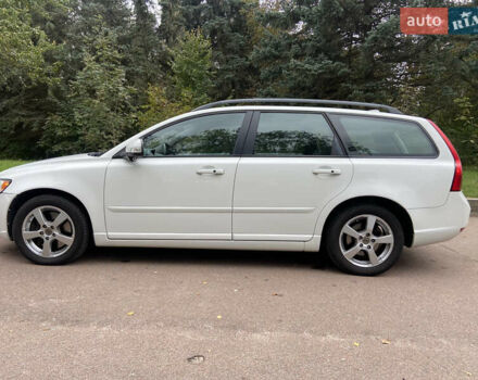 Белый Вольво В50, объемом двигателя 2 л и пробегом 226 тыс. км за 9200 $, фото 8 на Automoto.ua