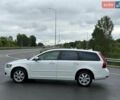Белый Вольво В50, объемом двигателя 1.6 л и пробегом 300 тыс. км за 6800 $, фото 2 на Automoto.ua