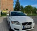 Белый Вольво В50, объемом двигателя 1.56 л и пробегом 290 тыс. км за 5900 $, фото 1 на Automoto.ua