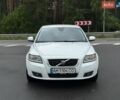 Белый Вольво В50, объемом двигателя 1.6 л и пробегом 300 тыс. км за 6800 $, фото 5 на Automoto.ua