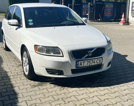 Білий Вольво V50, об'ємом двигуна 0 л та пробігом 243 тис. км за 7450 $, фото 1 на Automoto.ua