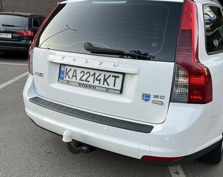 Вольво В50 2009 в Киеве на Automoto.ua Белый Вольво В50, объемом двигателя 1.6 л и пробегом 250 тыс. км за 7200 $, фото 3 на Automoto.ua