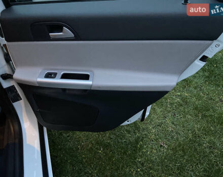 Белый Вольво В50, объемом двигателя 2 л и пробегом 235 тыс. км за 8600 $, фото 25 на Automoto.ua