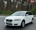 Белый Вольво В50, объемом двигателя 1.6 л и пробегом 300 тыс. км за 6800 $, фото 1 на Automoto.ua