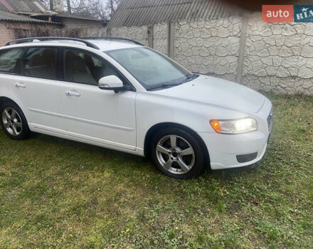 Белый Вольво В50, объемом двигателя 2 л и пробегом 235 тыс. км за 8600 $, фото 8 на Automoto.ua