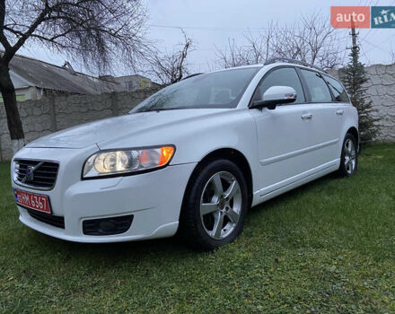 Белый Вольво В50, объемом двигателя 2 л и пробегом 235 тыс. км за 8600 $, фото 5 на Automoto.ua