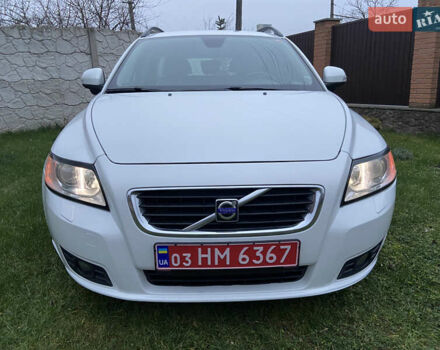 Белый Вольво В50, объемом двигателя 2 л и пробегом 235 тыс. км за 8600 $, фото 6 на Automoto.ua