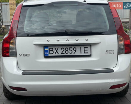 Білий Вольво V50, об'ємом двигуна 1.6 л та пробігом 179 тис. км за 7950 $, фото 1 на Automoto.ua