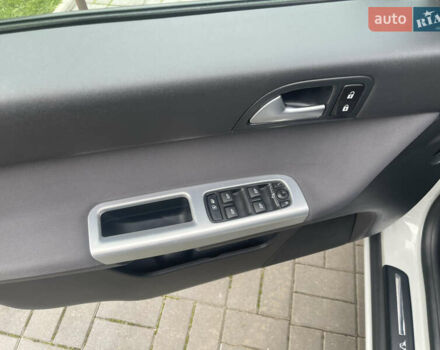 Білий Вольво V50, об'ємом двигуна 1.6 л та пробігом 179 тис. км за 7950 $, фото 7 на Automoto.ua