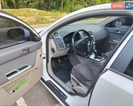 Белый Вольво В50, объемом двигателя 1.56 л и пробегом 230 тыс. км за 7900 $, фото 9 на Automoto.ua