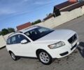 Белый Вольво В50, объемом двигателя 1.6 л и пробегом 350 тыс. км за 6500 $, фото 1 на Automoto.ua