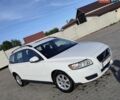 Белый Вольво В50, объемом двигателя 1.6 л и пробегом 350 тыс. км за 6500 $, фото 1 на Automoto.ua