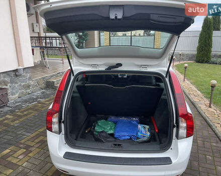 Білий Вольво V50, об'ємом двигуна 1.6 л та пробігом 179 тис. км за 7950 $, фото 33 на Automoto.ua