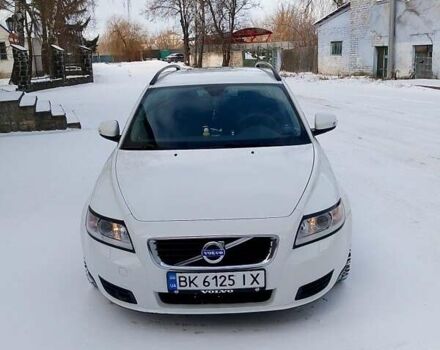 Білий Вольво V50, об'ємом двигуна 1.6 л та пробігом 280 тис. км за 7900 $, фото 1 на Automoto.ua