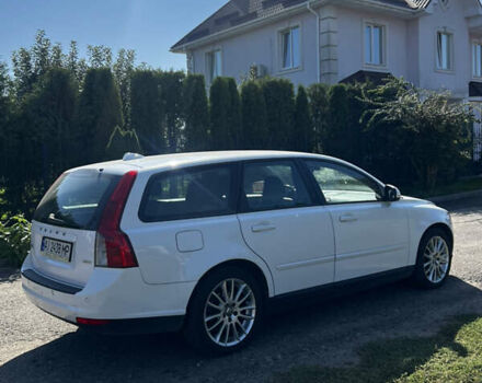 Белый Вольво В50, объемом двигателя 2 л и пробегом 285 тыс. км за 7600 $, фото 3 на Automoto.ua