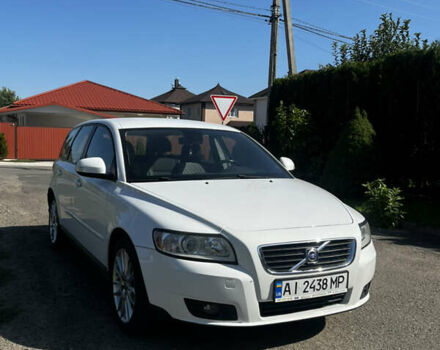Белый Вольво В50, объемом двигателя 2 л и пробегом 285 тыс. км за 7600 $, фото 2 на Automoto.ua