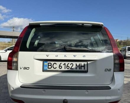 Белый Вольво В50, объемом двигателя 1.6 л и пробегом 240 тыс. км за 6800 $, фото 1 на Automoto.ua