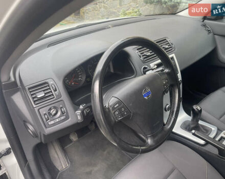 Білий Вольво V50, об'ємом двигуна 1.6 л та пробігом 179 тис. км за 7950 $, фото 9 на Automoto.ua