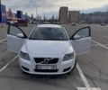 Белый Вольво В50, объемом двигателя 1.6 л и пробегом 243 тыс. км за 7650 $, фото 1 на Automoto.ua