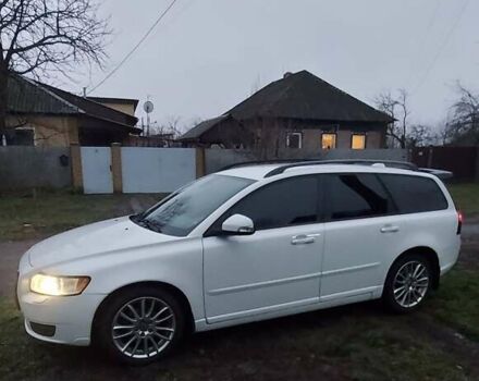 Белый Вольво В50, объемом двигателя 1.56 л и пробегом 215 тыс. км за 8200 $, фото 2 на Automoto.ua