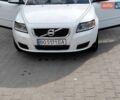 Белый Вольво В50, объемом двигателя 1.56 л и пробегом 246 тыс. км за 7000 $, фото 1 на Automoto.ua