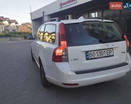 Белый Вольво В50, объемом двигателя 1.56 л и пробегом 228 тыс. км за 7500 $, фото 3 на Automoto.ua