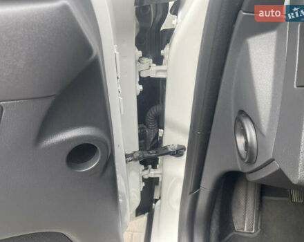 Білий Вольво V50, об'ємом двигуна 1.6 л та пробігом 179 тис. км за 7950 $, фото 8 на Automoto.ua